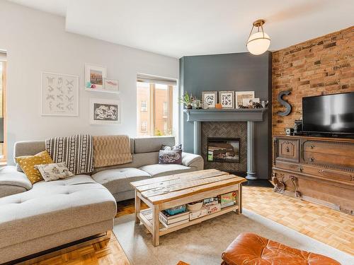 Salon - 1775 Rue St-André, Montréal (Ville-Marie), QC - Indoor Photo Showing Living Room With Fireplace