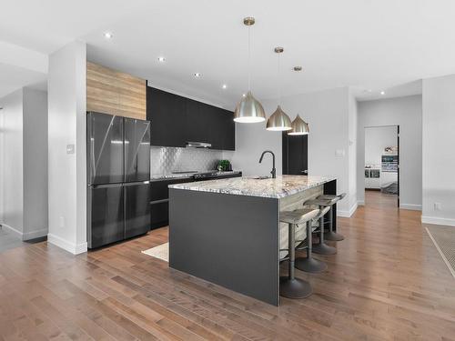 Cuisine - 12 Rue De Dieppe, Candiac, QC - Indoor Photo Showing Kitchen With Upgraded Kitchen