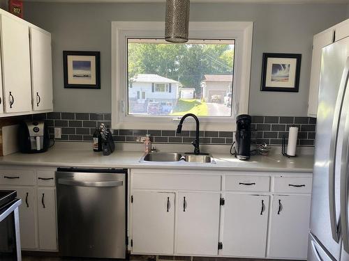 1115 Minto Avenue, Kenora, ON - Indoor Photo Showing Kitchen