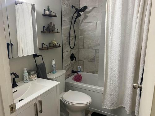 1115 Minto Avenue, Kenora, ON - Indoor Photo Showing Bathroom