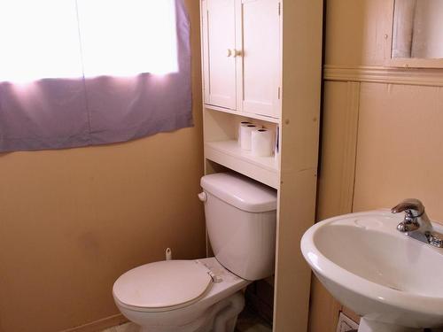 43 Stevens Avenue, Marathon, ON - Indoor Photo Showing Bathroom