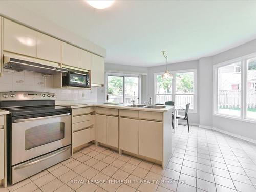 8 Kew Gdns, Richmond Hill, ON - Indoor Photo Showing Kitchen With Double Sink