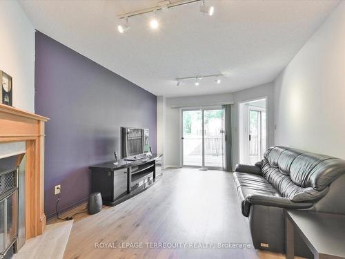 8 Kew Gdns, Richmond Hill, ON - Indoor Photo Showing Living Room With Fireplace