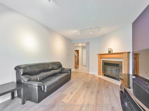 8 Kew Gdns, Richmond Hill, ON - Indoor Photo Showing Living Room With Fireplace