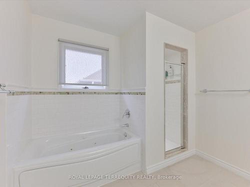 8 Kew Gdns, Richmond Hill, ON - Indoor Photo Showing Bathroom