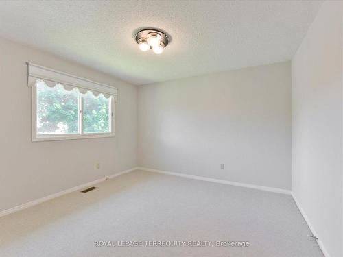 8 Kew Gdns, Richmond Hill, ON - Indoor Photo Showing Other Room