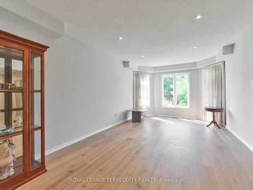 8 Kew Gdns, Richmond Hill, ON - Indoor Photo Showing Other Room