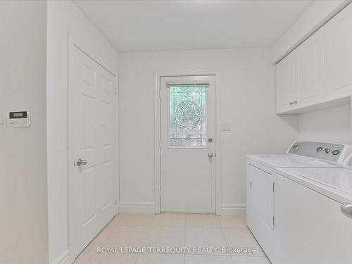 2216 Dunvegan Ave, Oakville, ON - Indoor Photo Showing Laundry Room