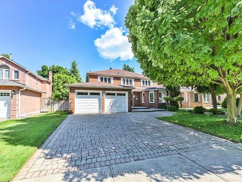 2216 Dunvegan Ave, Oakville, ON - Outdoor With Facade