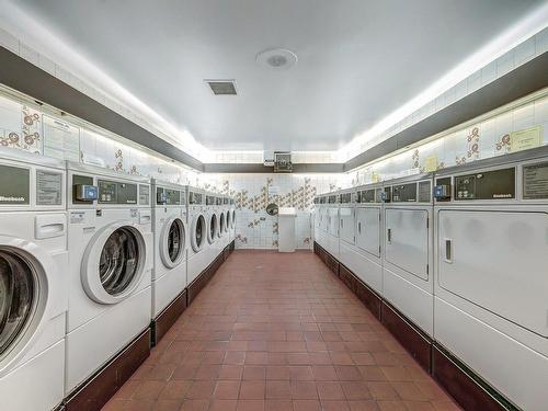 Salle de lavage - 1808-5700 Boul. Cavendish, Côte-Saint-Luc, QC - Indoor Photo Showing Laundry Room