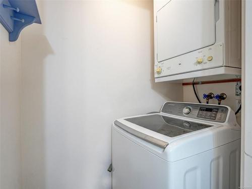 906-930 Yates St, Victoria, BC - Indoor Photo Showing Laundry Room