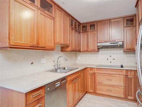 315-1521 Church Ave, Saanich, BC - Indoor Photo Showing Kitchen With Double Sink