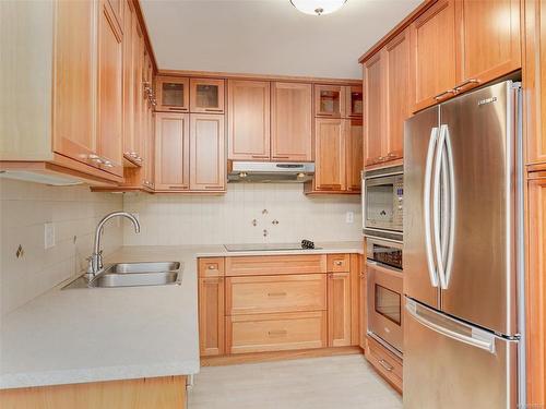 315-1521 Church Ave, Saanich, BC - Indoor Photo Showing Kitchen With Double Sink