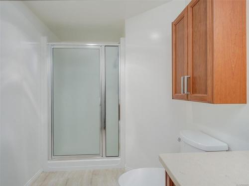 315-1521 Church Ave, Saanich, BC - Indoor Photo Showing Bathroom