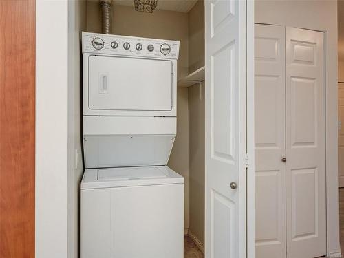 315-1521 Church Ave, Saanich, BC - Indoor Photo Showing Laundry Room