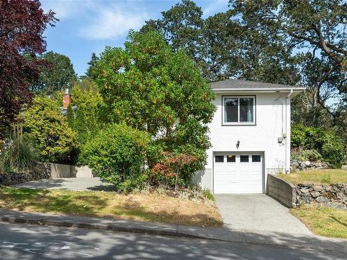 1110 Summit Ave, Victoria, BC 