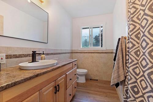 3139 Elliott Road, West Kelowna, BC - Indoor Photo Showing Bathroom