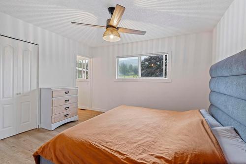 3139 Elliott Road, West Kelowna, BC - Indoor Photo Showing Bedroom