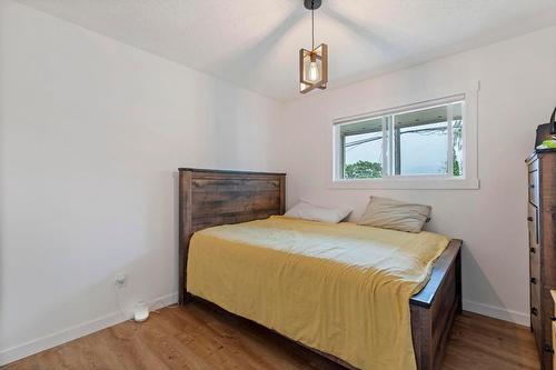 3139 Elliott Road, West Kelowna, BC - Indoor Photo Showing Bedroom