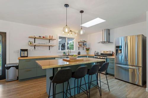 3139 Elliott Road, West Kelowna, BC - Indoor Photo Showing Kitchen With Upgraded Kitchen
