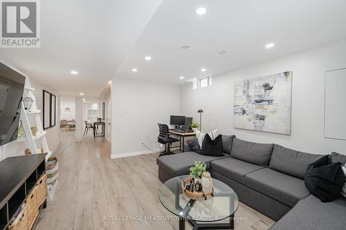 121 Lavery Heights, Milton, ON - Indoor Photo Showing Living Room