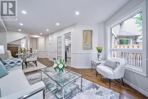 18 - 2051 Merchants Gate, Oakville, ON - Indoor Photo Showing Living Room