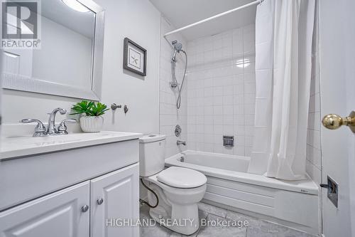 18 - 2051 Merchants Gate, Oakville, ON - Indoor Photo Showing Bathroom