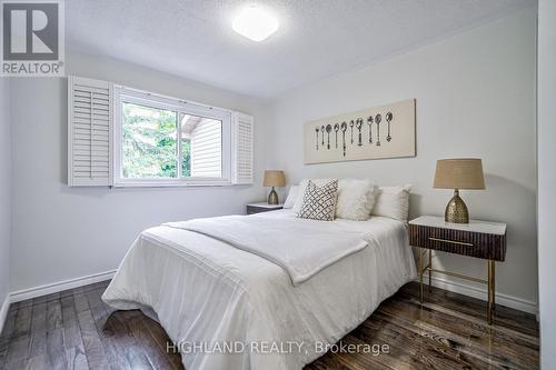 18 - 2051 Merchants Gate, Oakville, ON - Indoor Photo Showing Bedroom