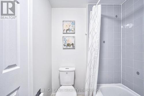 18 - 2051 Merchants Gate, Oakville, ON - Indoor Photo Showing Bathroom