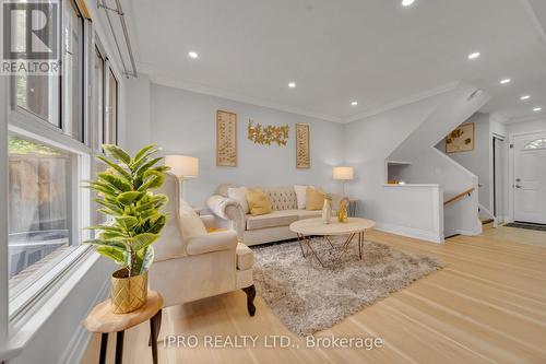 92 - 63 Fleetwood Crescent S, Brampton, ON - Indoor Photo Showing Living Room