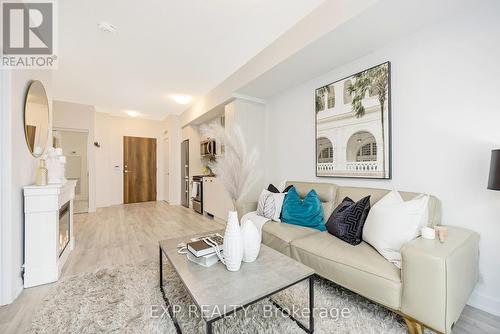 1013 - 251 Manitoba Street, Toronto, ON - Indoor Photo Showing Living Room