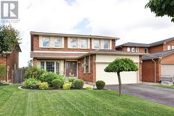 4441 SEDGEFIELD ROAD  Mississauga, ON L5M 3B6