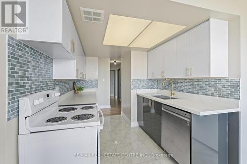 1711 - 10 Markbrook Lane, Toronto, ON - Indoor Photo Showing Kitchen With Double Sink