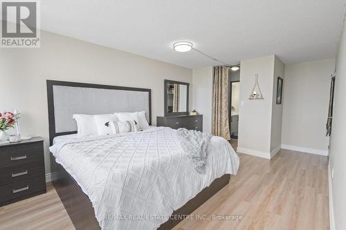 1711 - 10 Markbrook Lane, Toronto, ON - Indoor Photo Showing Bedroom