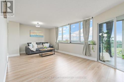 1711 - 10 Markbrook Lane, Toronto, ON - Indoor Photo Showing Living Room