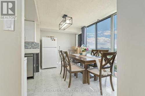 1711 - 10 Markbrook Lane, Toronto, ON - Indoor Photo Showing Dining Room