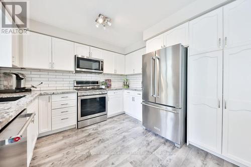 4143 Bianca Forest Drive, Burlington, ON - Indoor Photo Showing Kitchen With Upgraded Kitchen