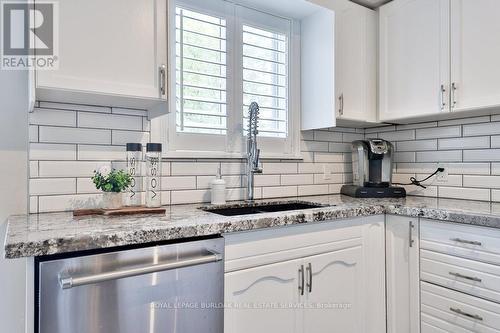 4143 Bianca Forest Drive, Burlington, ON - Indoor Photo Showing Kitchen With Upgraded Kitchen