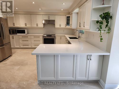 3666 East Park Court, Mississauga, ON - Indoor Photo Showing Kitchen With Stainless Steel Kitchen With Upgraded Kitchen