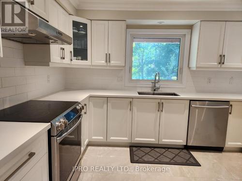 3666 East Park Court, Mississauga, ON - Indoor Photo Showing Kitchen