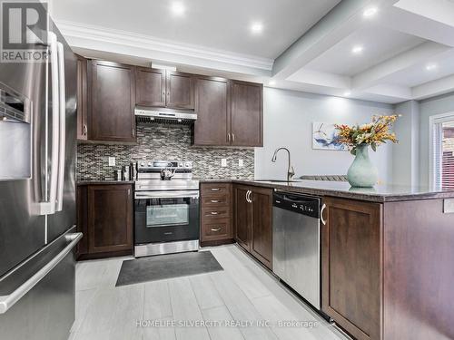 73 Clearfield Drive, Brampton, ON - Indoor Photo Showing Kitchen With Upgraded Kitchen
