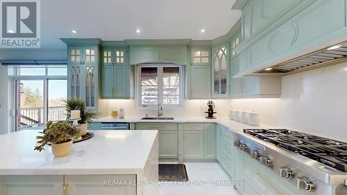 34 Haywood Drive, Brampton, ON - Indoor Photo Showing Kitchen With Upgraded Kitchen