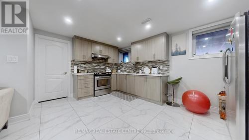 34 Haywood Drive, Brampton, ON - Indoor Photo Showing Kitchen