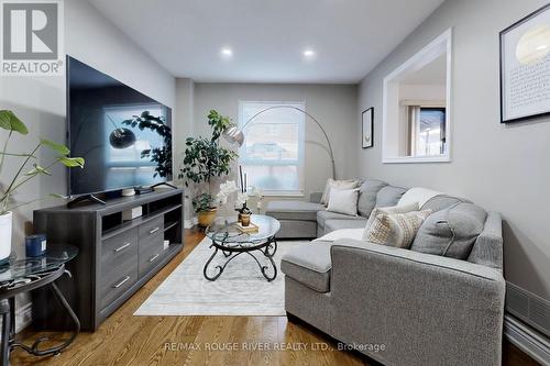 1009 Rambleberry Avenue, Pickering, ON - Indoor Photo Showing Living Room