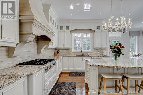 68 Hailsham Court, Vaughan, ON - Indoor Photo Showing Kitchen With Upgraded Kitchen