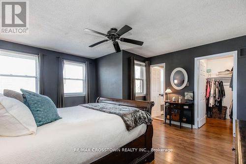 11 Victoria Street E, Innisfil, ON - Indoor Photo Showing Bedroom