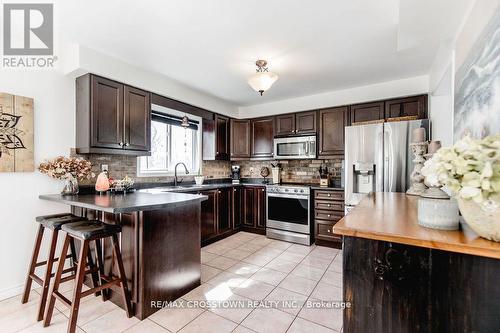 11 Victoria Street E, Innisfil, ON - Indoor Photo Showing Kitchen