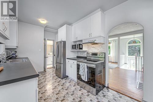 1160 Alfred Street, Innisfil, ON - Indoor Photo Showing Kitchen With Double Sink