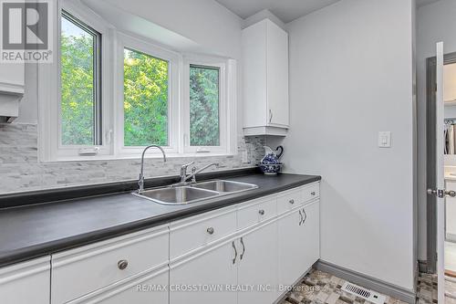 1160 Alfred Street, Innisfil, ON - Indoor Photo Showing Kitchen With Double Sink
