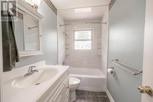 128 15 Line S, Oro-Medonte, ON - Indoor Photo Showing Bathroom